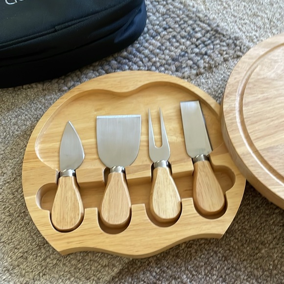 New travel cheese board with all utensils for picnic cheese etc - Picture 2 of 8